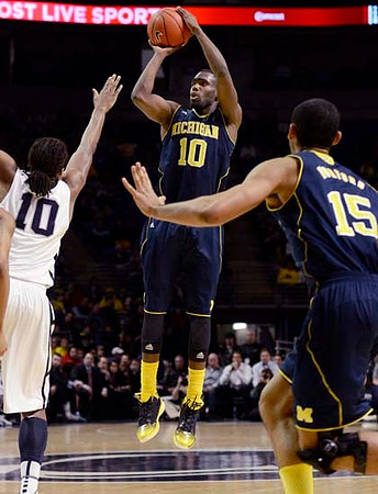 Tim Hardaway Jr. (10) and Jon Horford (15)