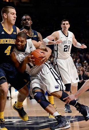 Mitch McGary (4) and Tim Hardaway Jr. (10)