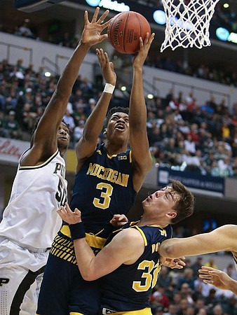 Kameron Chatman (3) and Ricky Doyle (32)