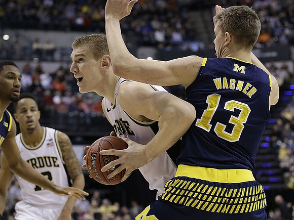 Zak Irvin (21) and Moritz Wagner (13)