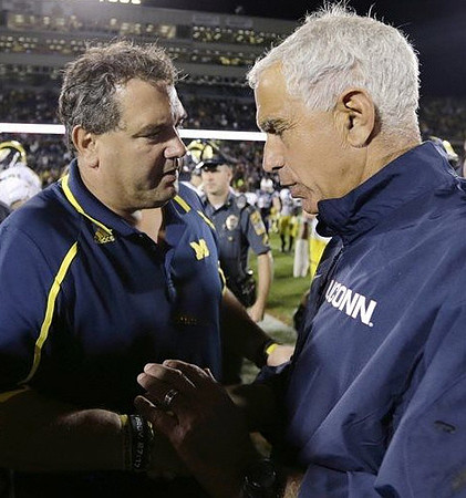 Brady Hoke and Connecticut Head Coach Paul Pasqualoni