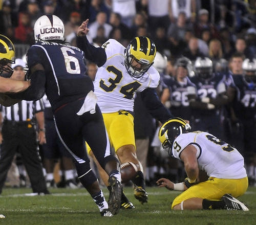Brendan Gibbons (34) and Drew Dileo (9)