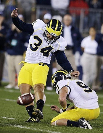 Brendan Gibbons (34) and Drew Dileo (9)