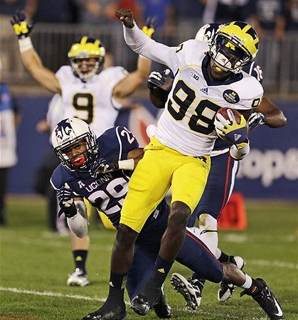 Devin Gardner (98) and Drew Dileo (9)