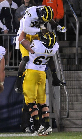 Fitzgerald Toussaint (28) and Kyle Kalis (67)