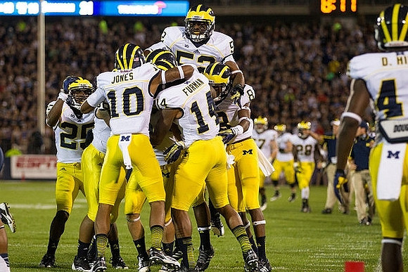 Dymonte Thomas (25), Da'Mario Jones (10), Josh Furman (14), Royce Jenkins-Stone (52), and Channing Stribling (8)