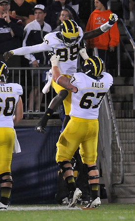 Fitzgerald Toussaint (28) and Kyle Kalis (67)