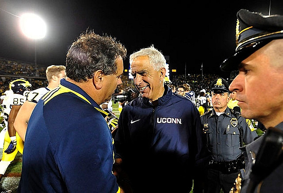 Jake Ryan (47), Brady Hoke, and Connecticut Head Coach Paul Pasqualoni