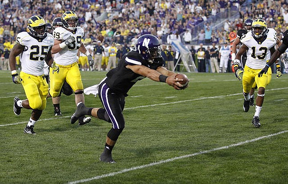 Kenny Demens (25), Will Heininger (39), and Carvin Johnson (13)