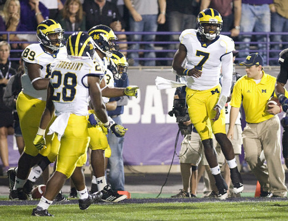 Brandon Moore (89), Fitzgerald Toussaint (28), Kevin Koger (86), and Devin Gardner (7)