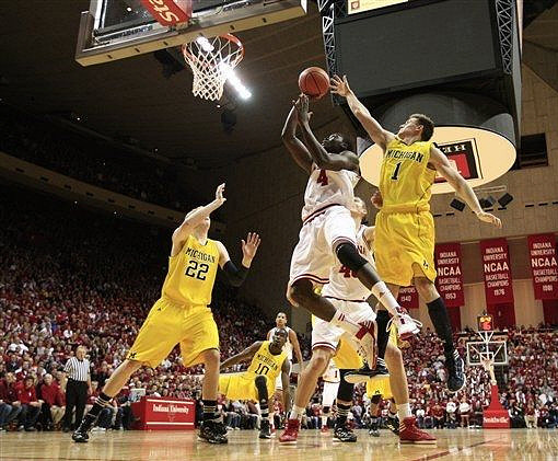 Blake McLimans (22), Tim Hardaway Jr. (10), and Stu Douglass (1)