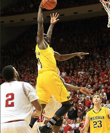 Tim Hardaway Jr. (10) and Evan Smotrycz (23)