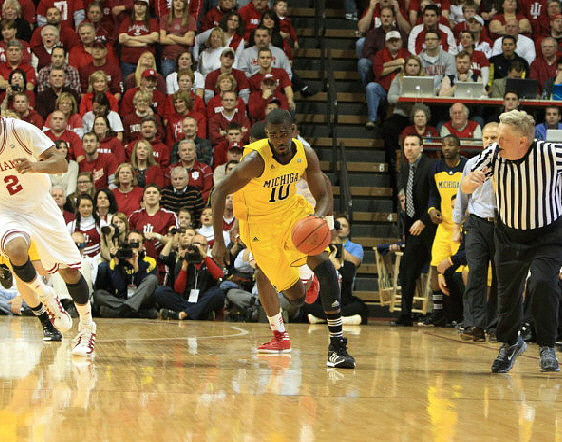Tim Hardaway Jr. (10) and Corey Person (32)