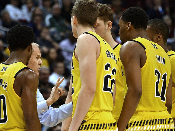 Derrick Walton Jr. (10), John Beilein, Duncan Robinson (22), Mark Donnal (34), and Zak Irvin (21)