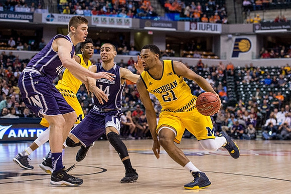 Kameron Chatman (3) and Zak Irvin (21)