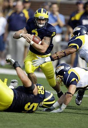 Sam McGuffie (2) and Stephen Schilling (52)