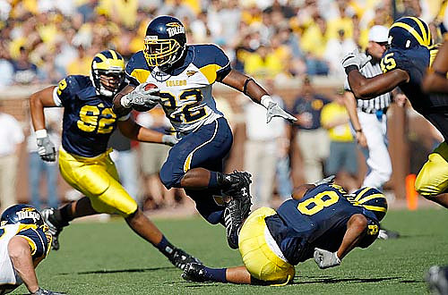 Greg Banks (92), Jonas Mouton (8), and Obi Ezeh (45)