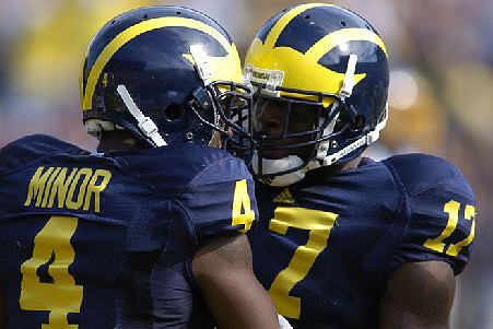 Brandon Minor (4) and Toney Clemons (17)