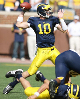 Steven Threet (10) and Stephen Schilling (52)