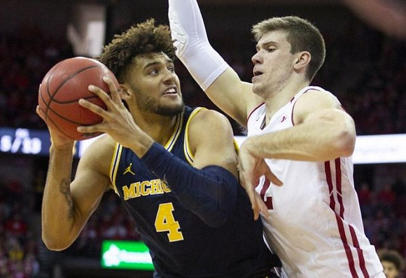 Isaiah Livers (4)