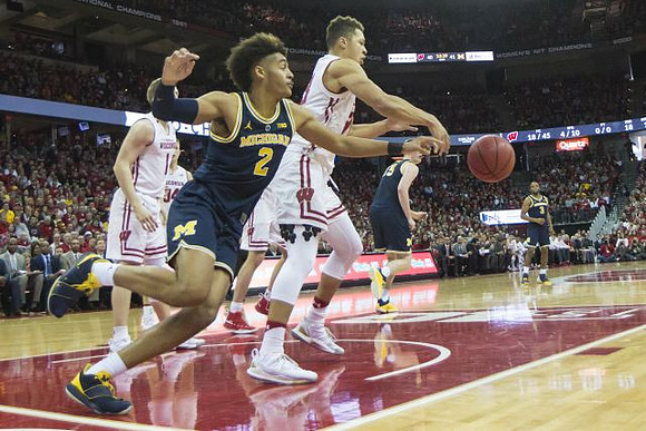 Jordan Poole (2), Jon Teske (15), and Zavier Simpson (3)