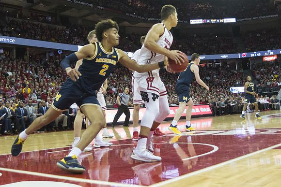Jordan Poole (2), Jon Teske (15), and Zavier Simpson (3)