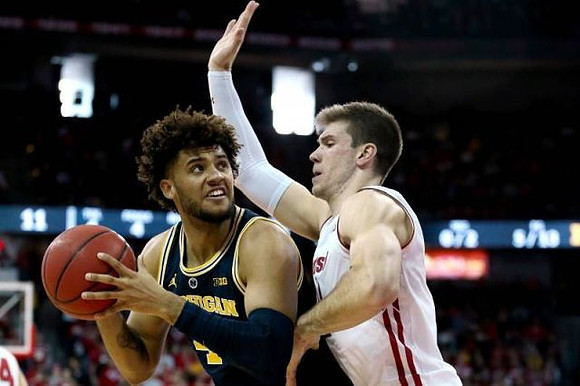 Isaiah Livers (4)