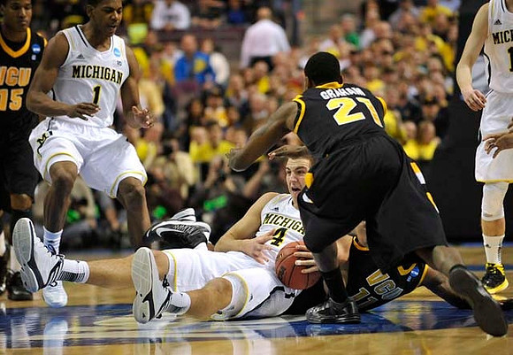 Glenn Robinson III (1) and Mitch McGary (4)