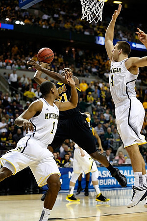 Glenn Robinson III (1) and Mitch McGary (4)