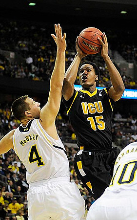 Mitch McGary (4) and Tim Hardaway Jr. (10)