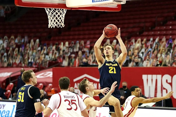 Austin Davis (51) and Franz Wagner (21)