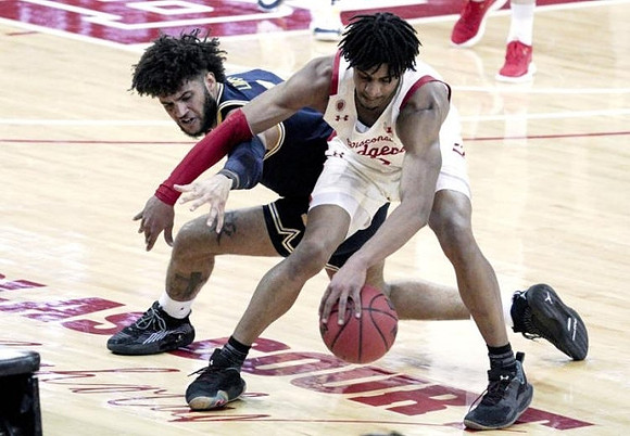 Isaiah Livers (2)