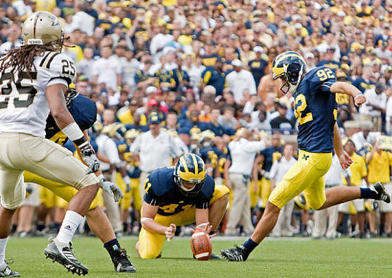 Zoltan Mesko (41) and Jason Olesnavage (92)