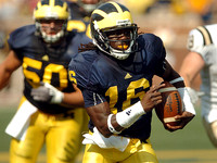 David Molk (50) and Denard Robinson (16)