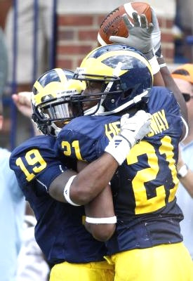 Kelvin Grady (19) and Junior Hemingway (21)