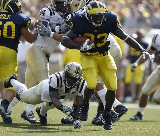 Carlos Brown (23) and David Molk (50)