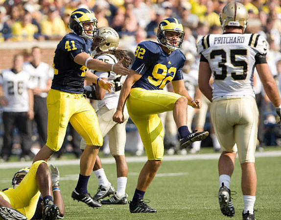 Zoltan Mesko (41) and Jason Olesnavage (92)