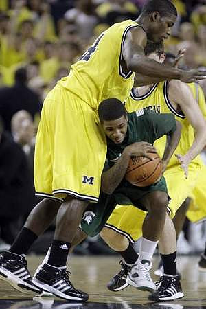 DeShawn Sims (34) and Stu Douglass (1)