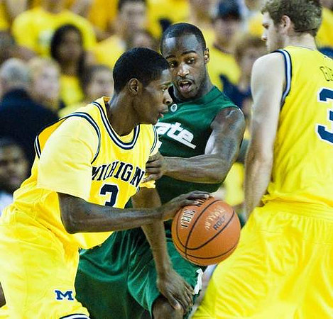 Manny Harris (3) and Zack Gibson (32)