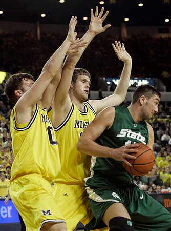 Zack Gibson (32) and Zack Novak (0)