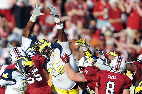 Raymon Taylor (6) and Quinton Washington (76)