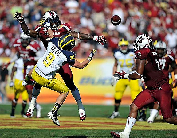Drew Dileo (9) and Michael Schofield (75)