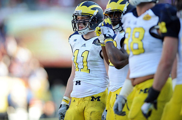 Jordan Kovacs (11) and Craig Roh (88)