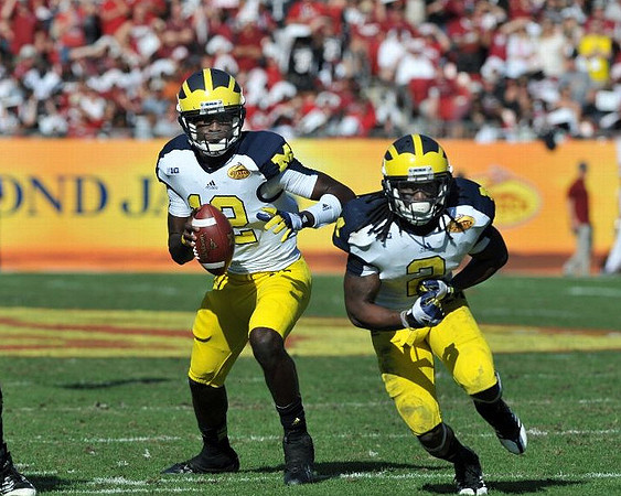 Devin Gardner (12) and Vincent Smith (2)