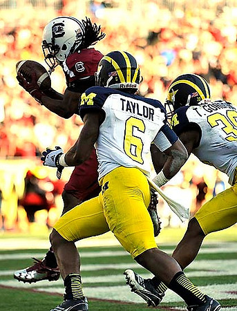 Raymon Taylor (6) and Thomas Gordon (30)