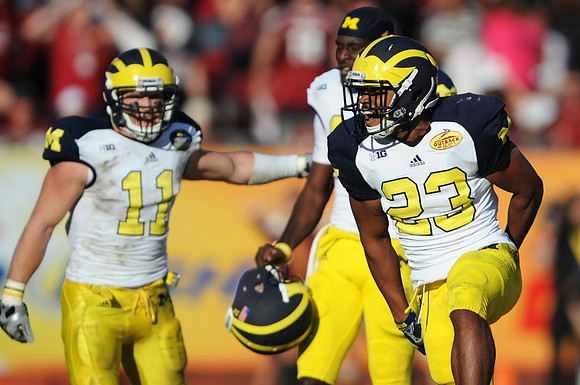 Jordan Kovacs (11) and Floyd Simmons (23)