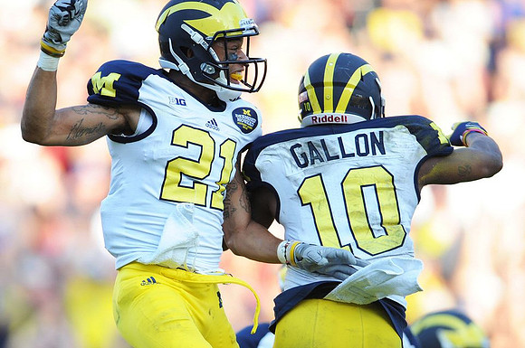 Roy Roundtree (21) and Jeremy Gallon (10)