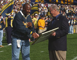 Bo Schembechler and Anthony Carter (1)