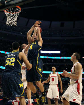 Jordan Morgan (52) and Mitch McGary (4)