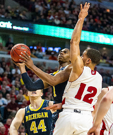 Max Bielfeldt (44) and Glenn Robinson III (1)